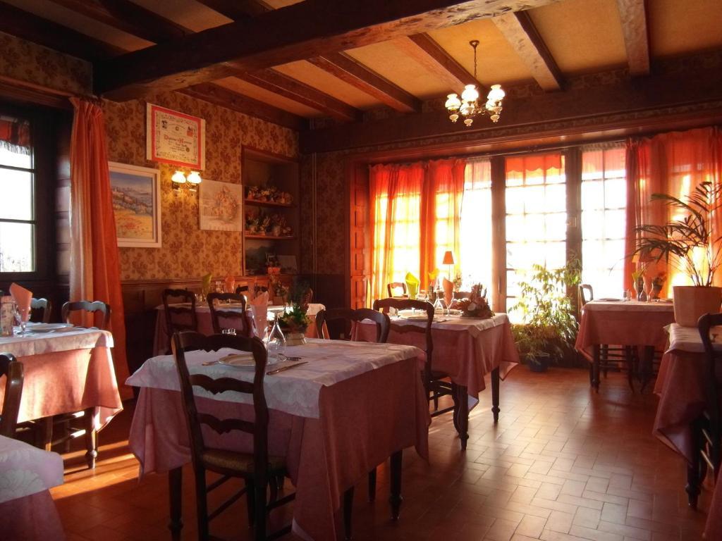 Hôtel Restaurant Le Périgord Maurs Exterior foto