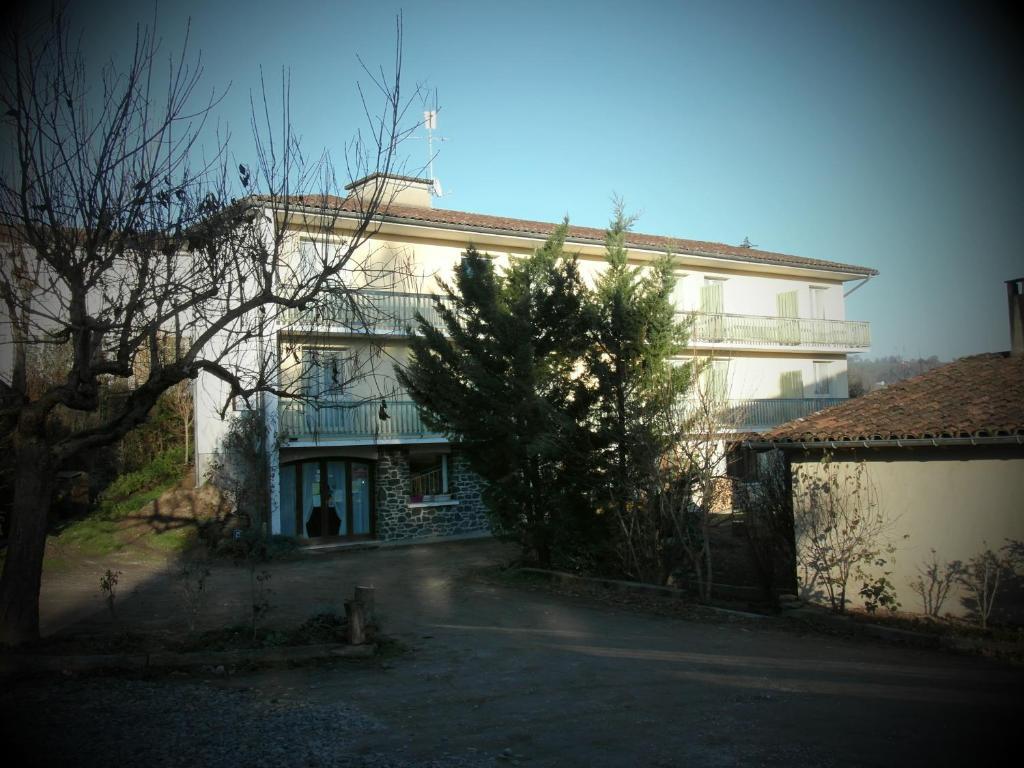 Hôtel Restaurant Le Périgord Maurs Exterior foto