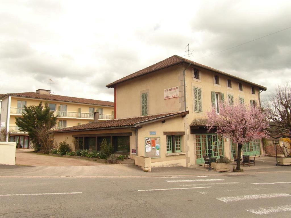 Hôtel Restaurant Le Périgord Maurs Exterior foto